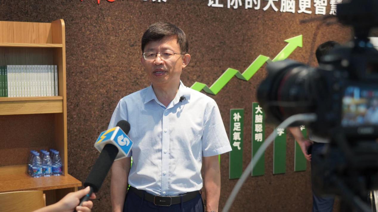 立博ladbrokes补氧学习桌亮相山东教育装备博览会，富氧科技助力教育发展！ image4